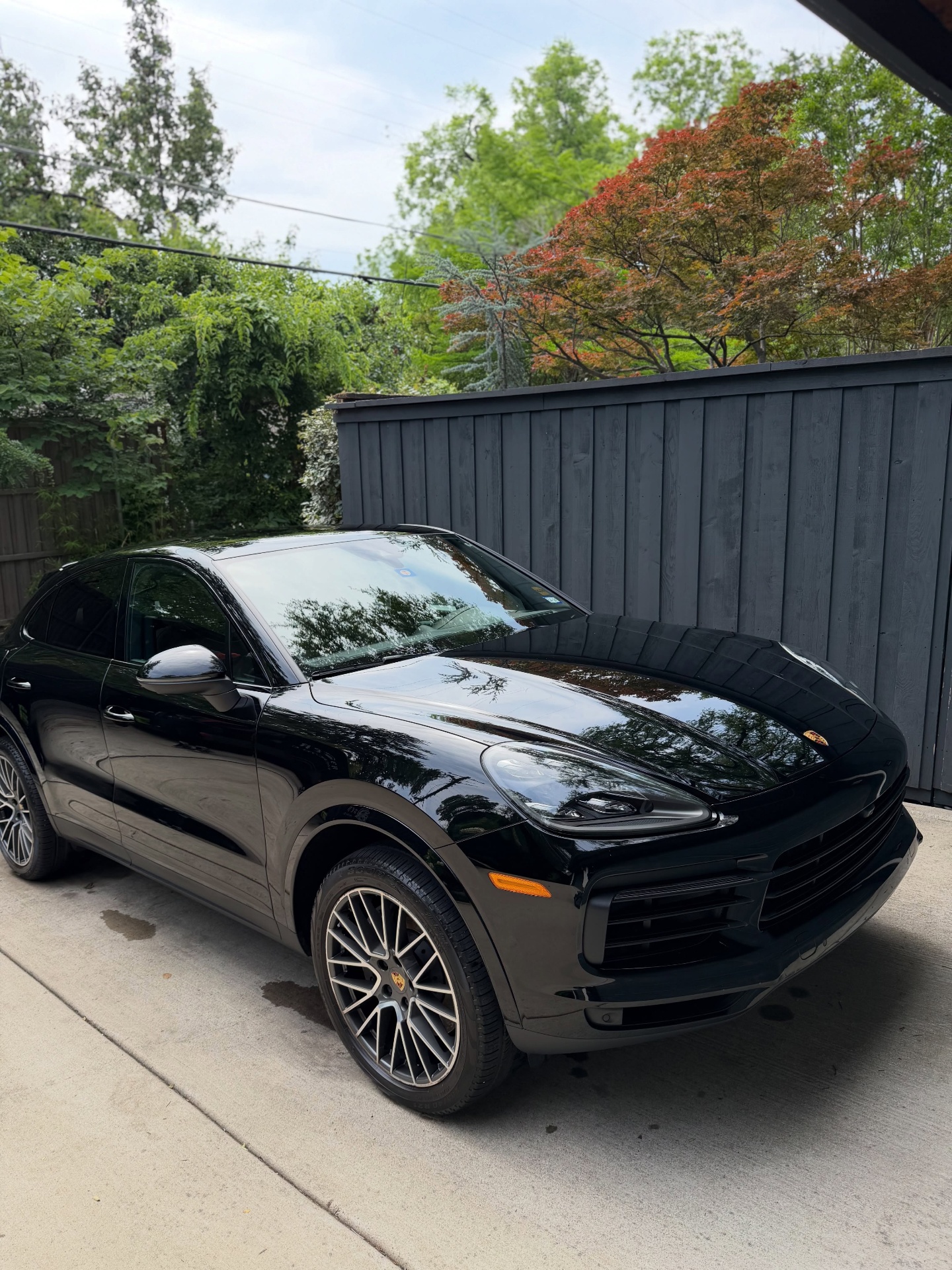 Black Porsche Cayenne glossy finish